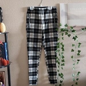 Women's Fashion Nova Plaid Print Leggings With (FAKE) Zipper Pocket - Medium